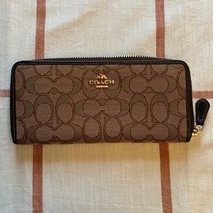 Coach wallet like new